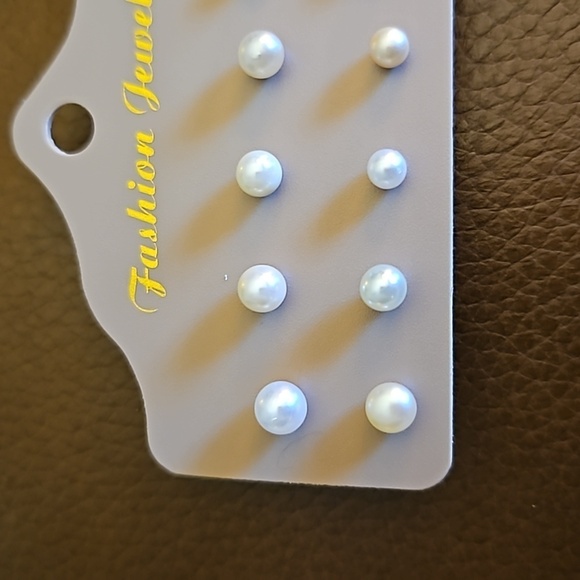 3/$20 VTG Single Pearlesque Post Earrings - Picture 2 of 3